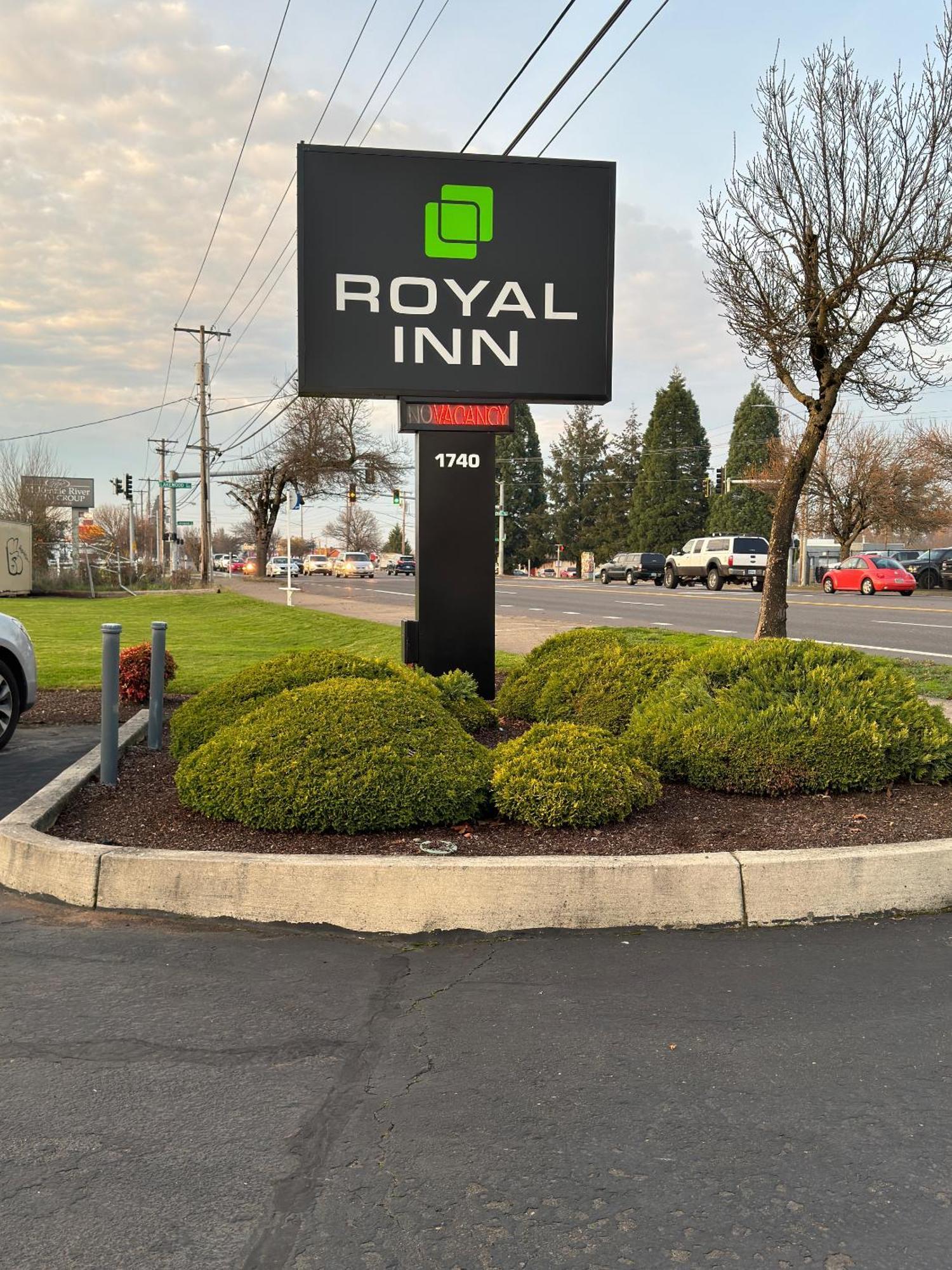 Royal Eugene- Airport *